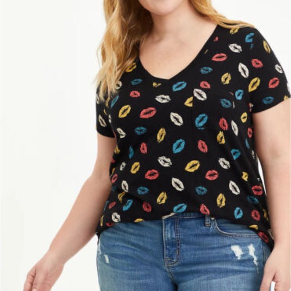 torrid Tops - NWOT Torrid Womens Black Multicolor Lips Cotton Short Sleeve Top 1X PLUS